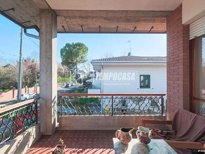 Casa con 5 locali in vendita in Via Domokos, Forli