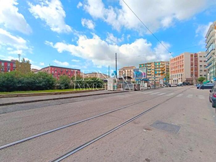 Appartamento trilocale in vendita in Piazza Nazionale, Napoli