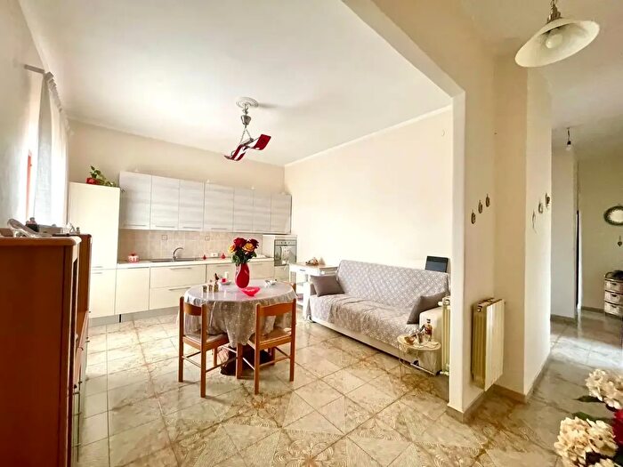 Appartamento trilocale in vendita in Via Campana, Quarto