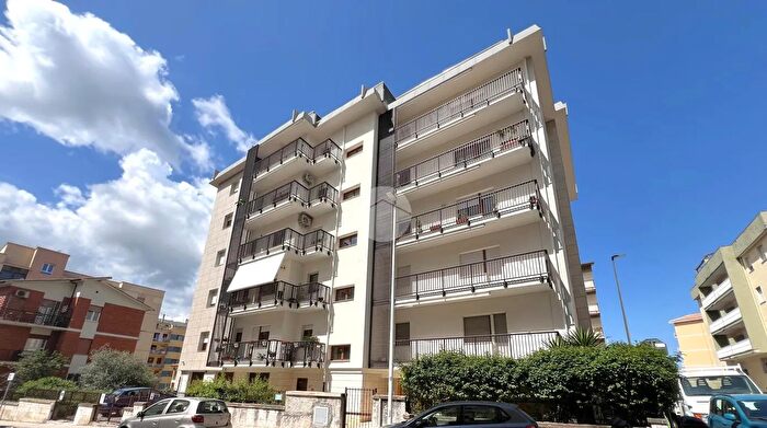 Appartamento con 6 locali in vendita in Via Gavino Alivia, Sassari
