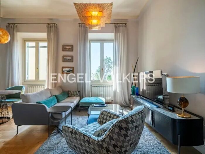Appartamento con 6 locali in vendita in Via Gino Capponi, Firenze