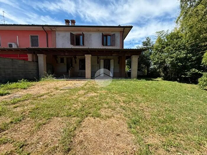 Casa con 6 locali in vendita in Via Provinciale, Sergnano