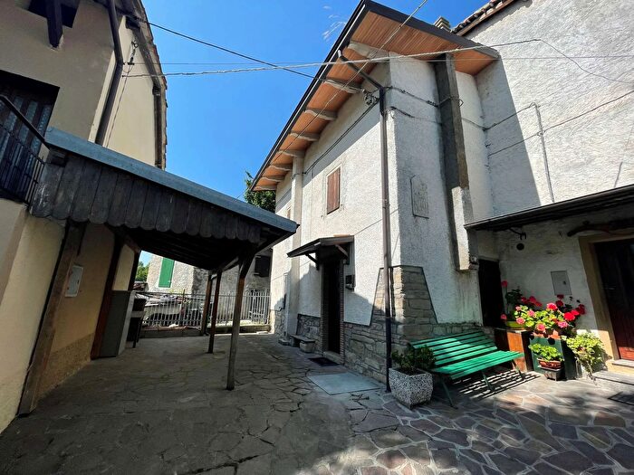 Appartamento trilocale in vendita in Cola, Vetto