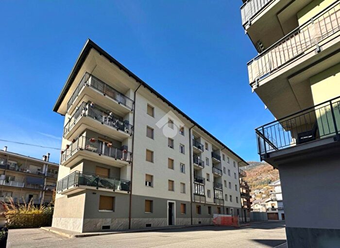 Appartamento quadrilocale in vendita in Via Sacco, Aosta