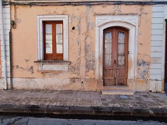 Casa con 5 locali in vendita in Floridia