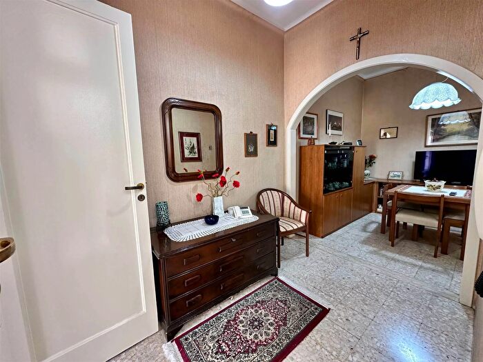 Appartamento con 6 locali in vendita in Via Generale Scrofani, Ragusa