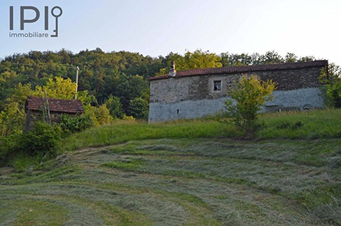 Casa quadrilocale in vendita in Località Tavola, Dego