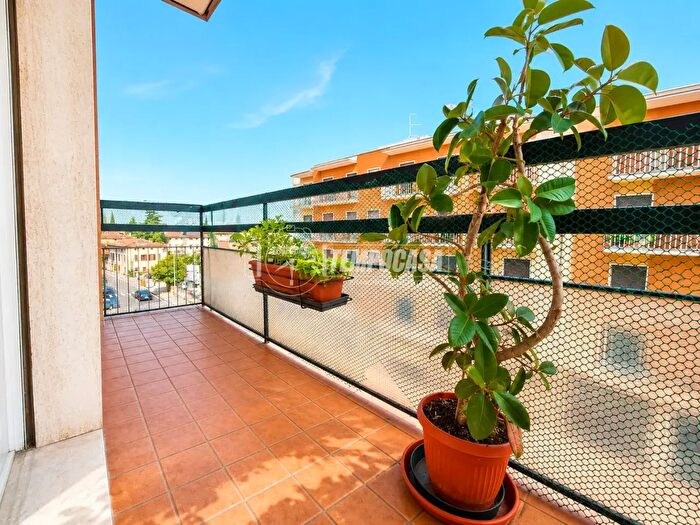 Appartamento trilocale in vendita in Via Lombardia, Brescia