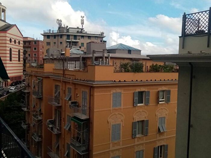 Appartamento con 5 locali in affitto in Via Aldo Acquarone, Castelletto, Genova