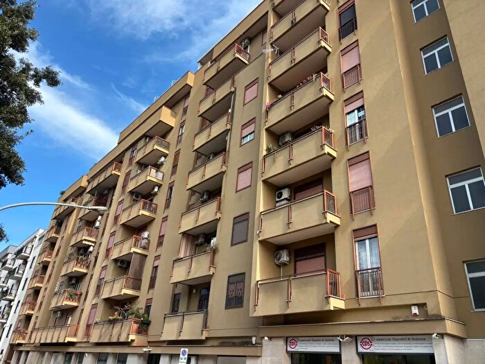 Appartamento trilocale in vendita in Via Francesco Speciale, Palermo
