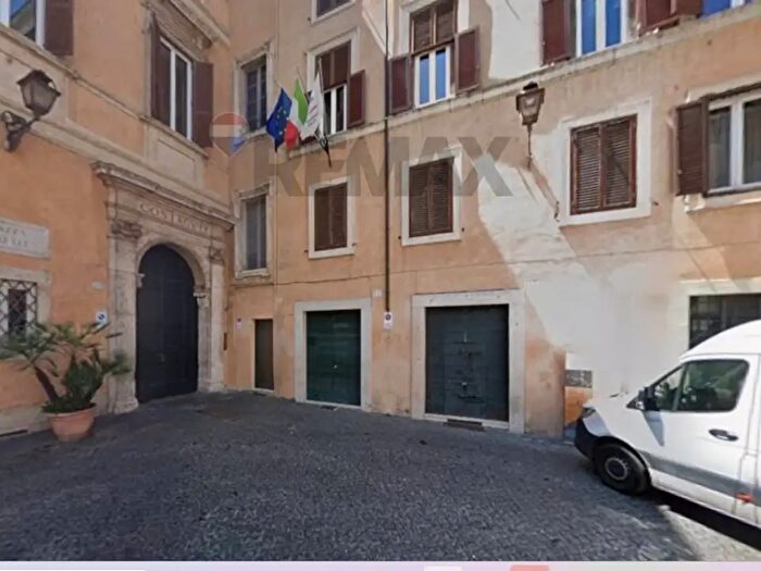 Appartamento trilocale in vendita in Piazza Mattei, Roma