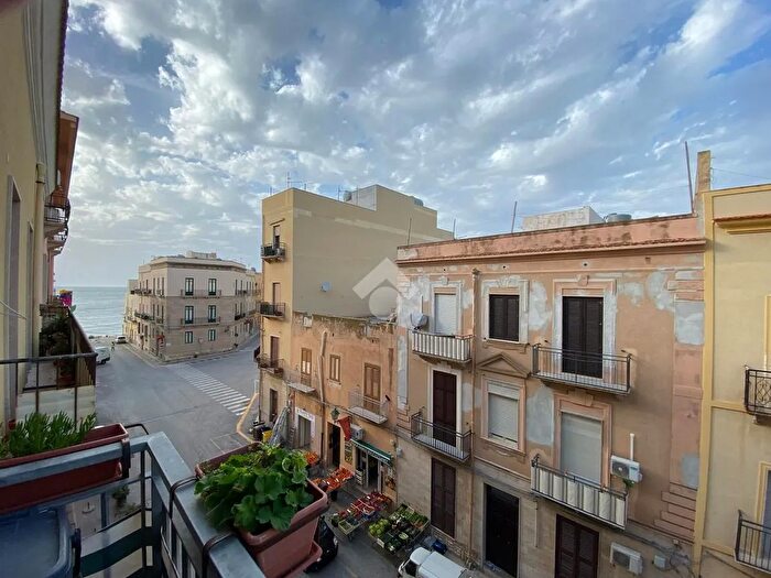 Appartamento trilocale in vendita in Via Carolina, Trapani