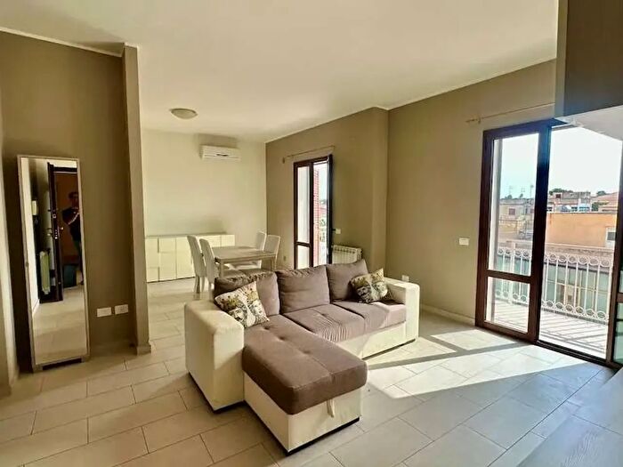 Appartamento trilocale in affitto in Via Modica, Siracusa