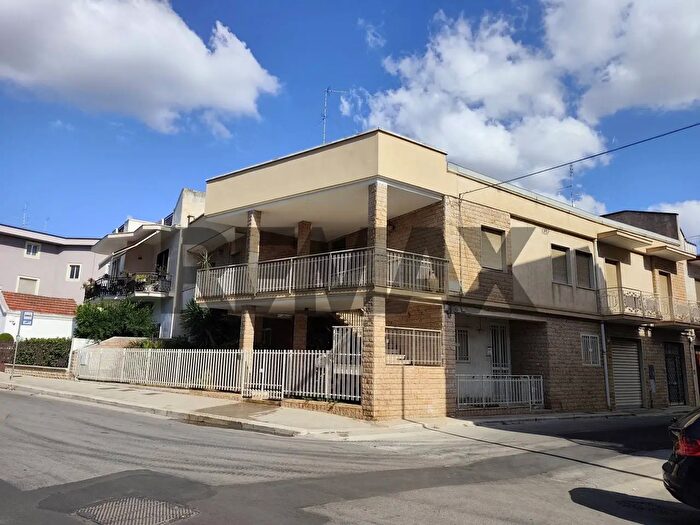 Casa con 8 locali in vendita in Via Beato, Bitetto