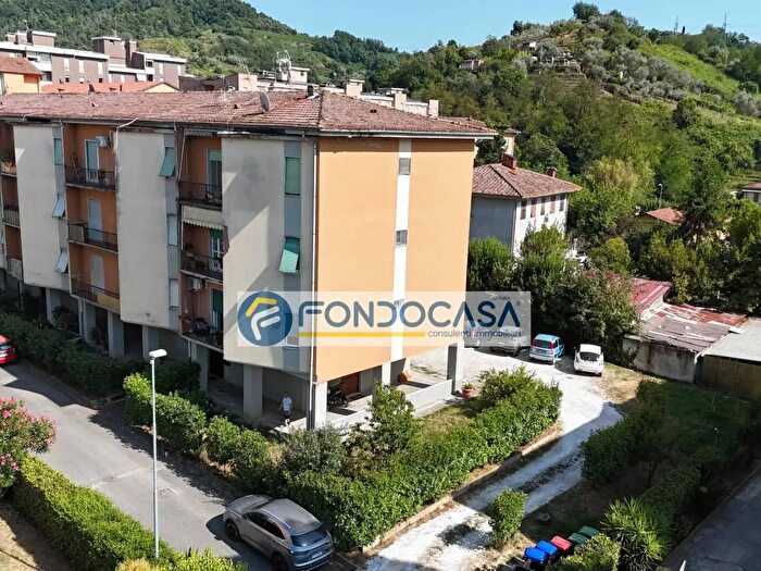 Appartamento trilocale in vendita in Via Acquafiora, Carrara