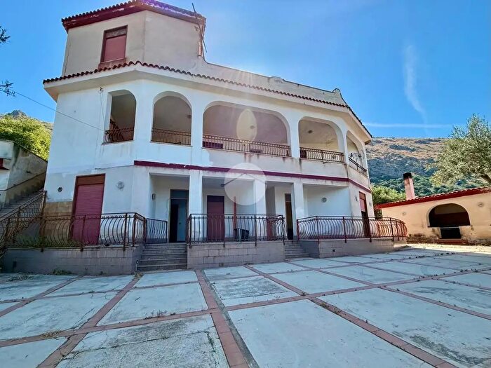 Appartamento con 14 locali in vendita in Via Messico, Carini