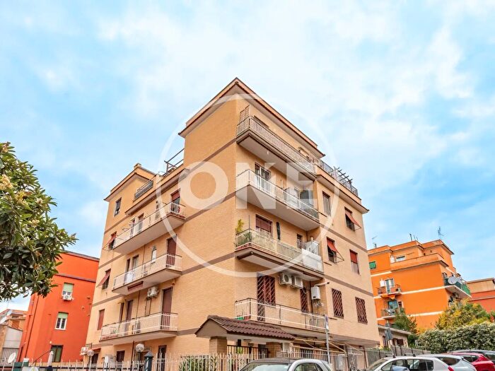 Appartamento trilocale in affitto in Via Giorgio Bonelli, Roma