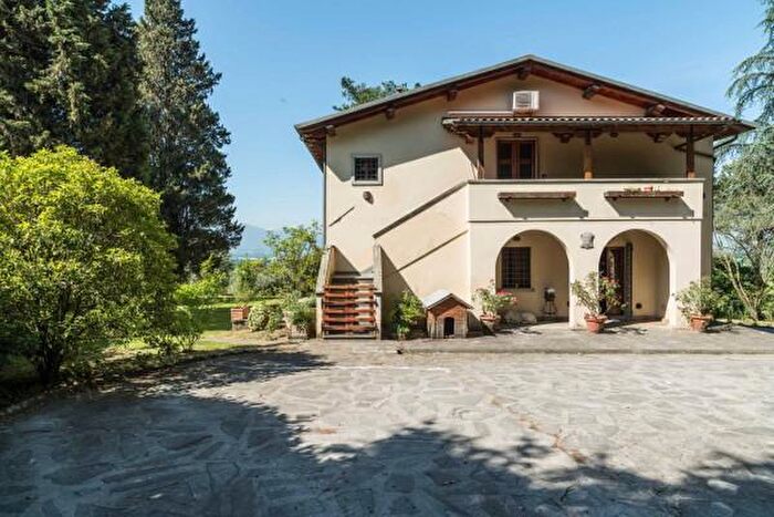 Casa con 6 locali in vendita in Traversa Carrara, Capannori