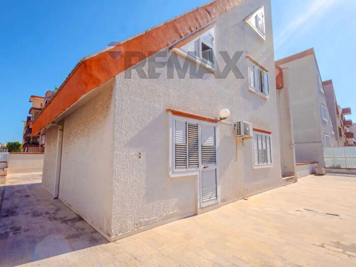 Casa con 7 locali in vendita in Via Enrico Fermi, Barletta
