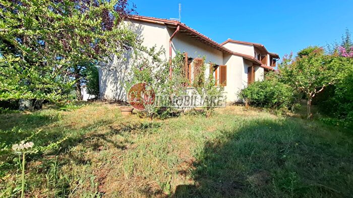 Casa con 8 locali in vendita in Scarperia e San Piero