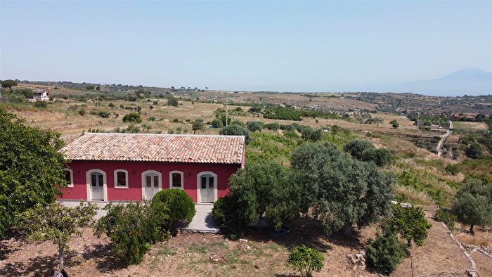 Casa quadrilocale in vendita in Contrada Annunziata, Militello In Val Di Catania