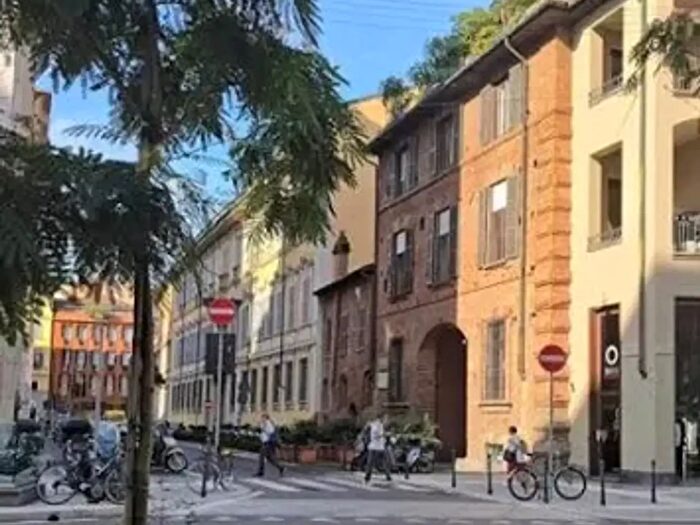 Appartamento con 6 locali in vendita in Via Borgogna, Milano