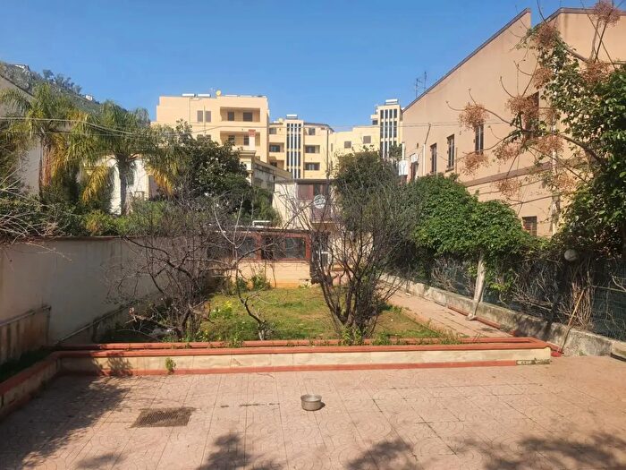 Casa quadrilocale in vendita in Corso Calatafimi, Palermo