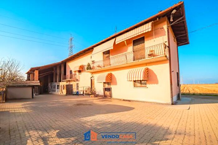 Casa con 5 locali in vendita in Strada Collarea, Savigliano