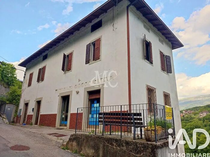Casa con 6 locali in vendita in Via III Novembre Snc, Brentonico