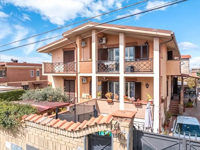 Casa con 6 locali in vendita in Via Fiordimonte, Roma