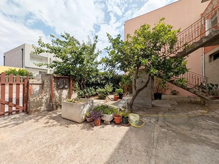 Casa quadrilocale in vendita in Via delle Camelie, Selargius