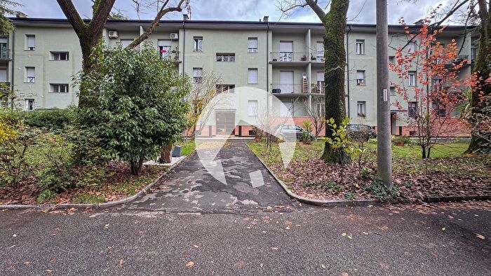 Appartamento quadrilocale in vendita in Via Pradarena, Reggio Emilia