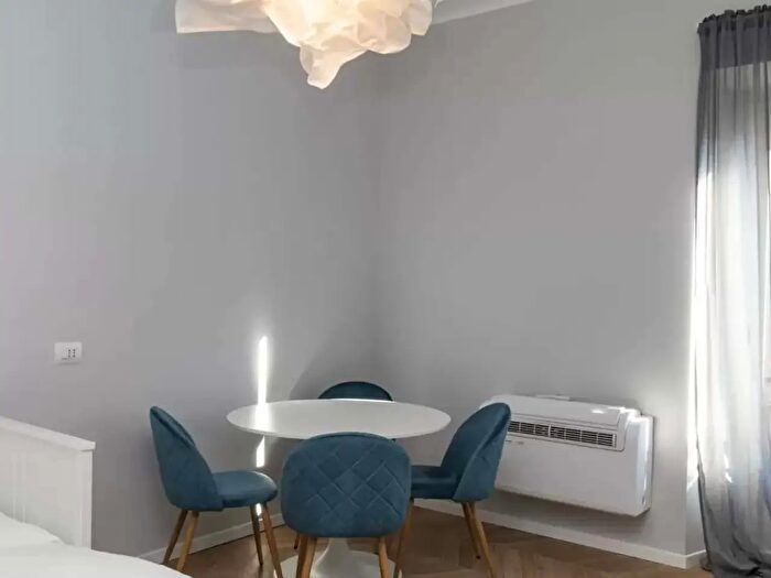 Appartamento monolocale in affitto in Via Curtatone, Milano