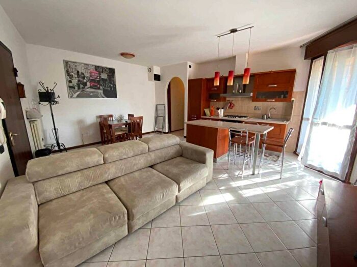 Appartamento trilocale in affitto in Via Enzo Ferrari, Castelnovo Ne Monti