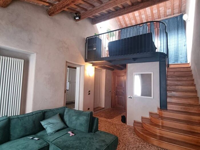 Casa quadrilocale in affitto in Viale Cornelio Barbieri, Centro, Bassano del Grappa