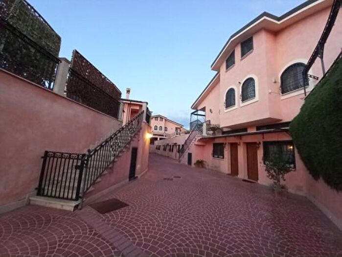 Appartamento bilocale in vendita in Via Anagnina, Roma