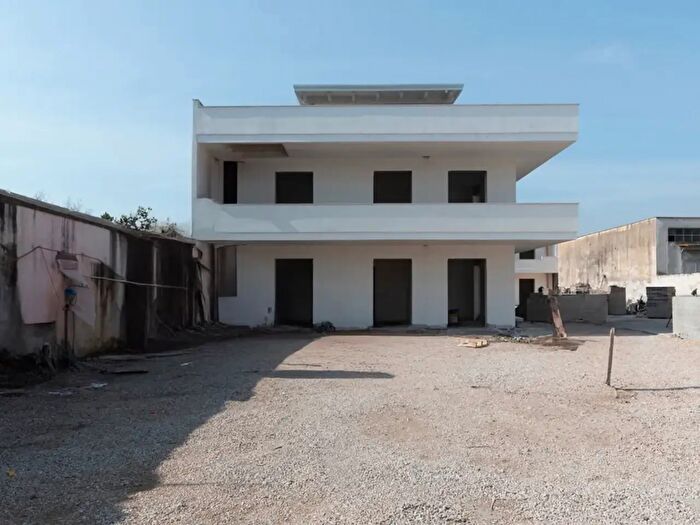 Appartamento trilocale in vendita in Via San Michele, Napoli