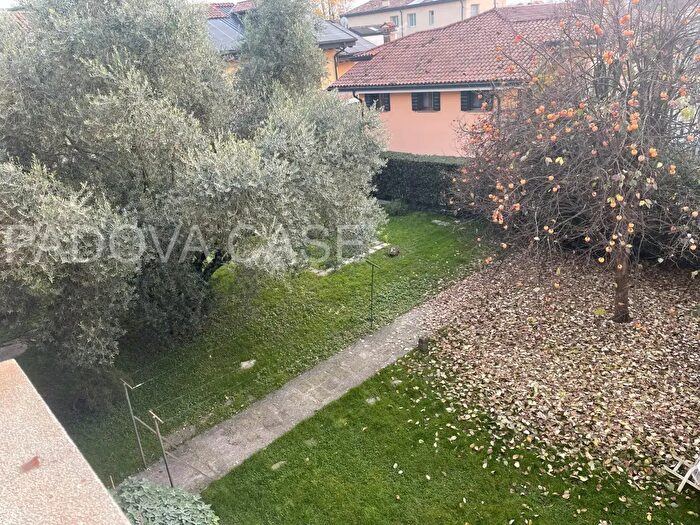 Appartamento quadrilocale in vendita in Via Rovigo, Padova