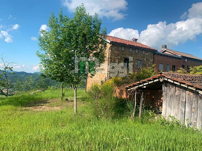 Casa con 6 locali in vendita in Località Cà Bianca, Montacuto