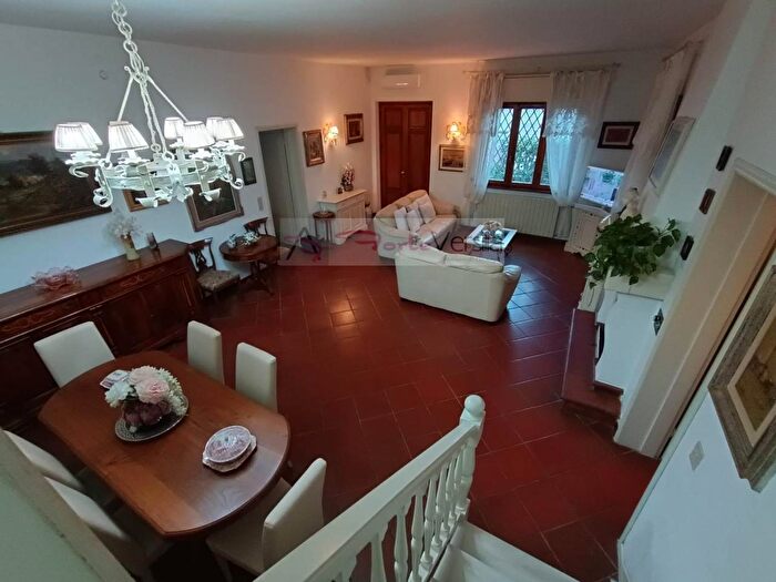 Casa con 11 locali in vendita in Via Trento, Forte Dei Marmi