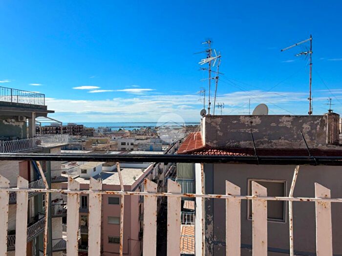 Appartamento con 7 locali in vendita in Via Vittorio Alfieri, Manfredonia