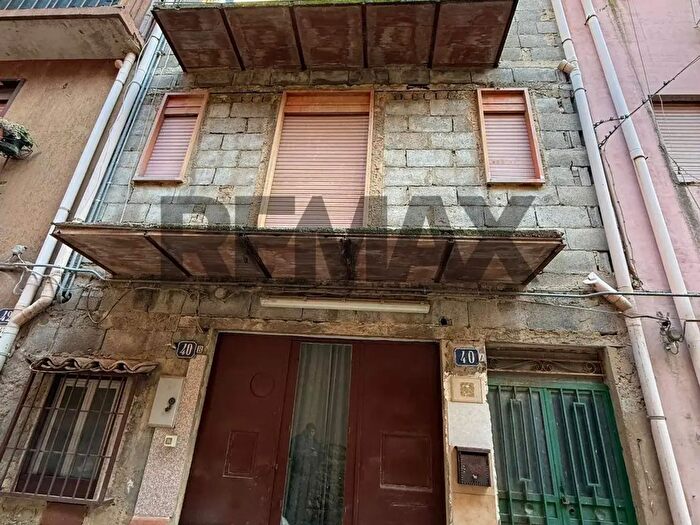 Casa quadrilocale in vendita in Via Pampallona, Caltagirone