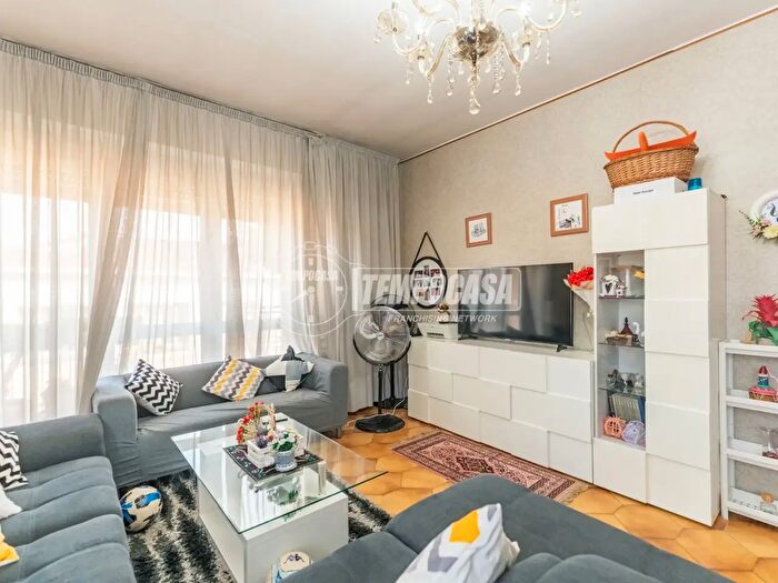 Appartamento trilocale in vendita in Via Goffredo Mameli, Abbiategrasso