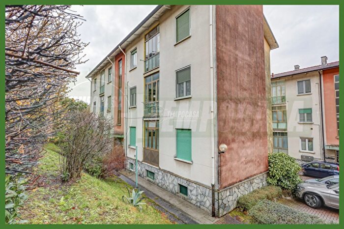 Appartamento trilocale in vendita in Laveno Mombello