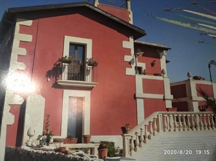 Casa con 14 locali in vendita in Siracusa