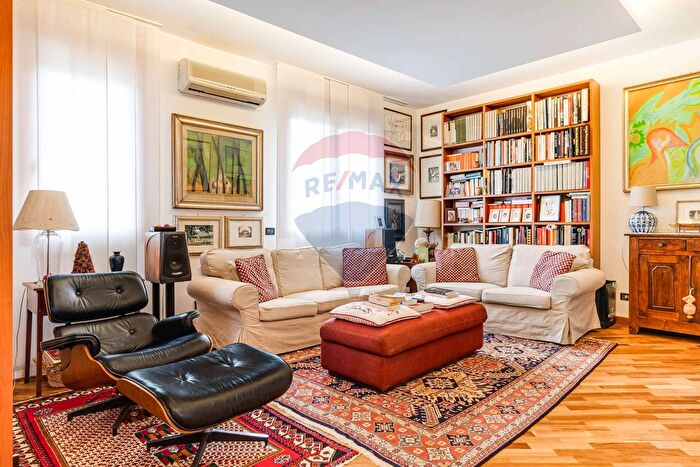 Appartamento con 8 locali in vendita in Legnano