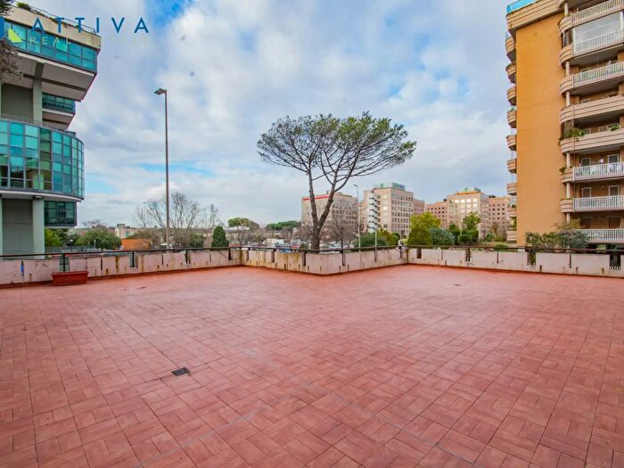 Appartamento trilocale in vendita in Via Amsterdam, Roma