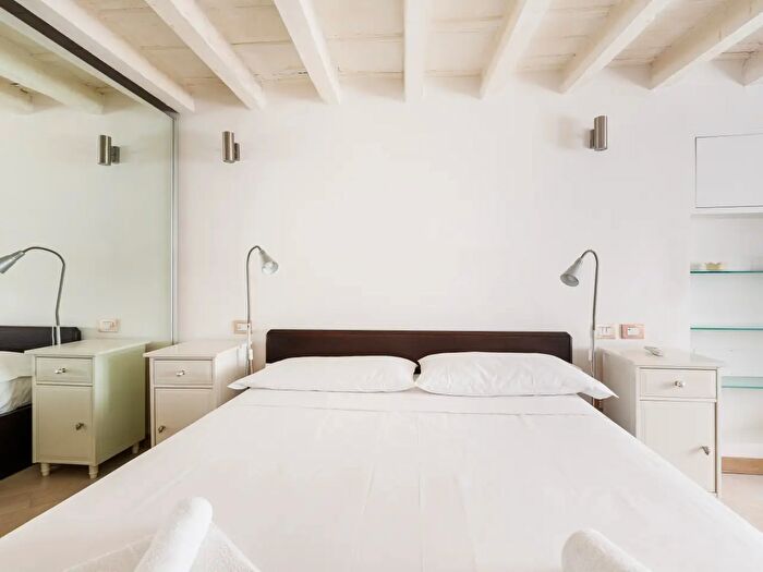 Appartamento monolocale in affitto in Via Sant'Agnese, Milano
