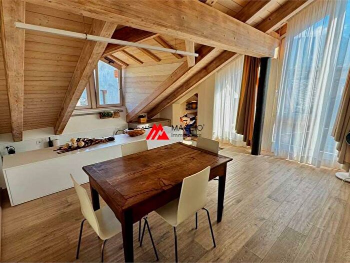 Appartamento trilocale in affitto in Via Sant'Anselmo, Centro, Aosta