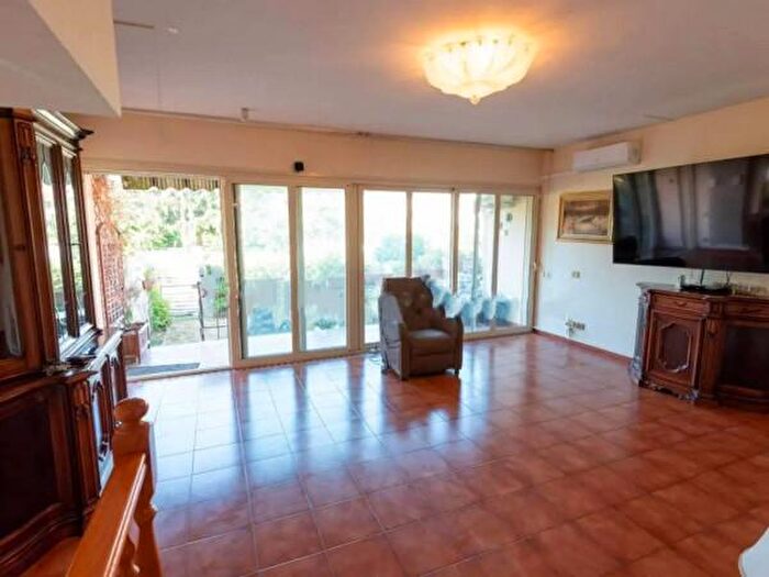 Casa con 6 locali in vendita in Via Bologna, Luni